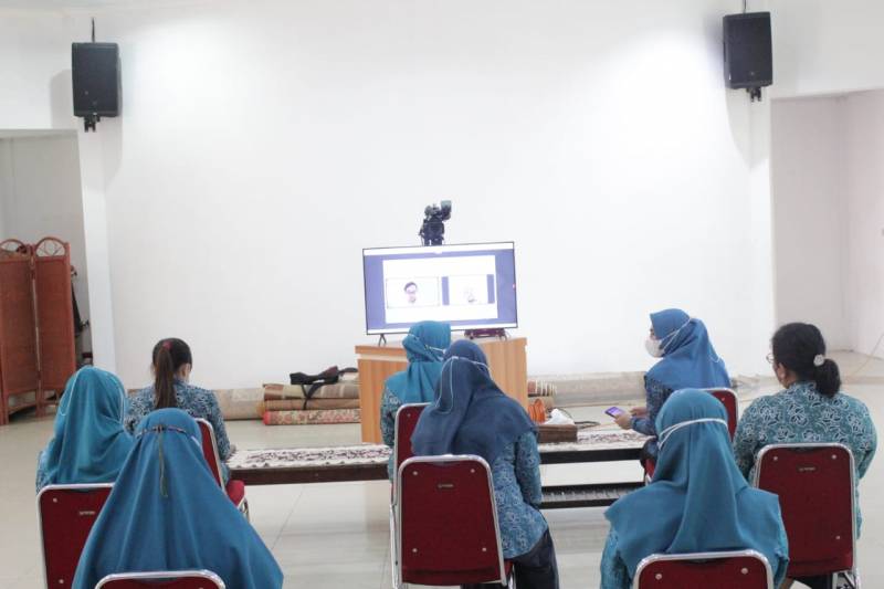 Ketua TP PKK Lutim Ikuti Dialog Publik Pencegahan Kanker Payudara dan Leher Rahim Secara Virtual