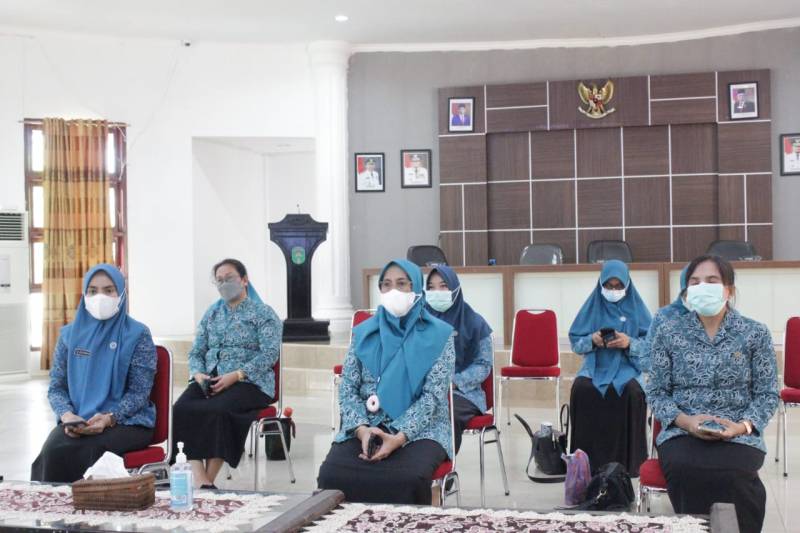Ketua TP PKK Lutim Ikuti Dialog Publik Pencegahan Kanker Payudara dan Leher Rahim Secara Virtual