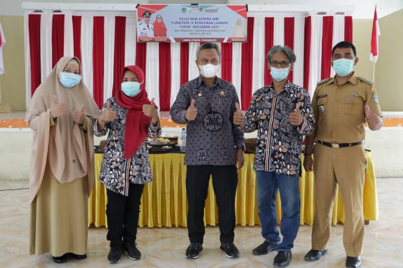 Bupati Apresiasi Pelatihan Sentra IKM Lutim Libatkan Tim Ahli Furnitur dan Handycraft Jogja