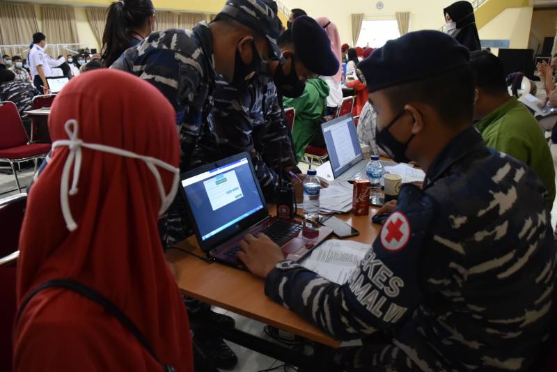 Serbuan Vaksin Masyarakat Maritim, TNI AL Lantamal VI Dukung Gebyar 75.000 Vaksin di Kampus PIP Makassar