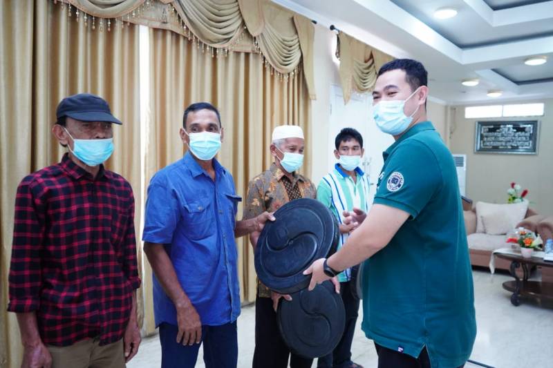 Serahkan Bantuan Bak Air, Bupati: Jangan Dijual