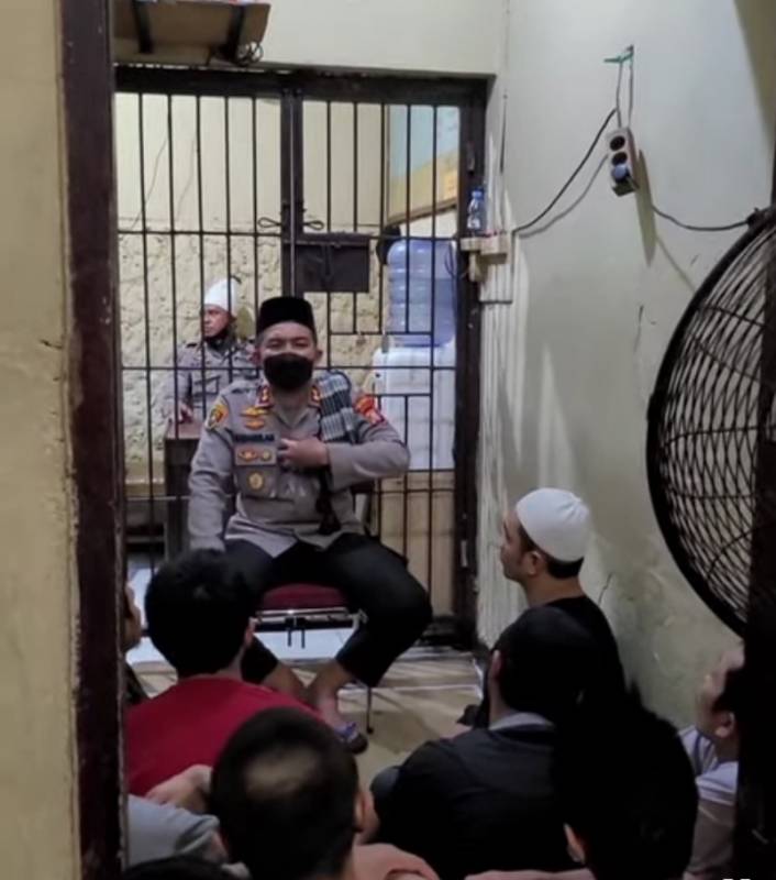 Berikan Tausiah ke Tahanan, Kapolres Pelabuhan Minta Perbanyak Istighfar dan Salat Berjamaah