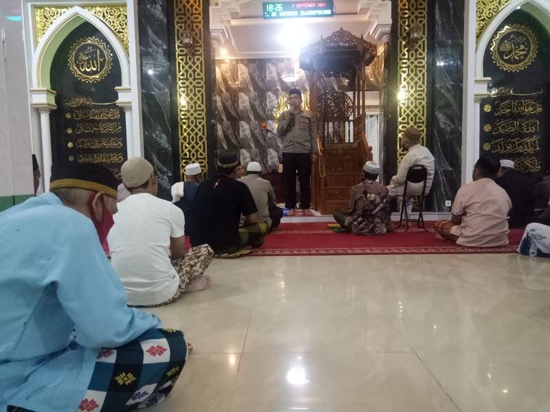 Safari Kamtibmas, AKBP Kadarislam Ajak Jamaah Masjid Darussalam Tingkatkan Keimanan 