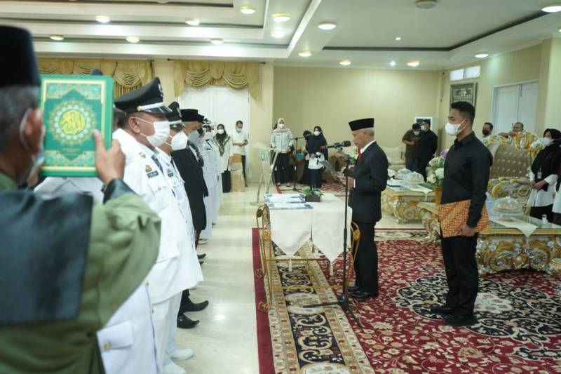 Mutasi Jabatan, Sejumlah Lurah dan Kepala Sekolah Terganti