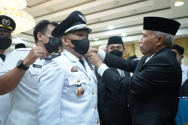 Mutasi Jabatan, Sejumlah Lurah dan Kepala Sekolah Terganti