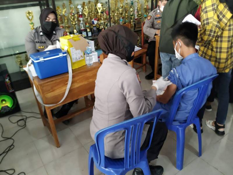 Bentuk Herd Immunity, Polres Pelabuhan Terus Galakkan Vaksinasi Door to Door