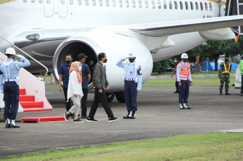 Danlantamal VI Makassar Turut Sambut Kedatangan Presiden RI Kunker di Sulsel