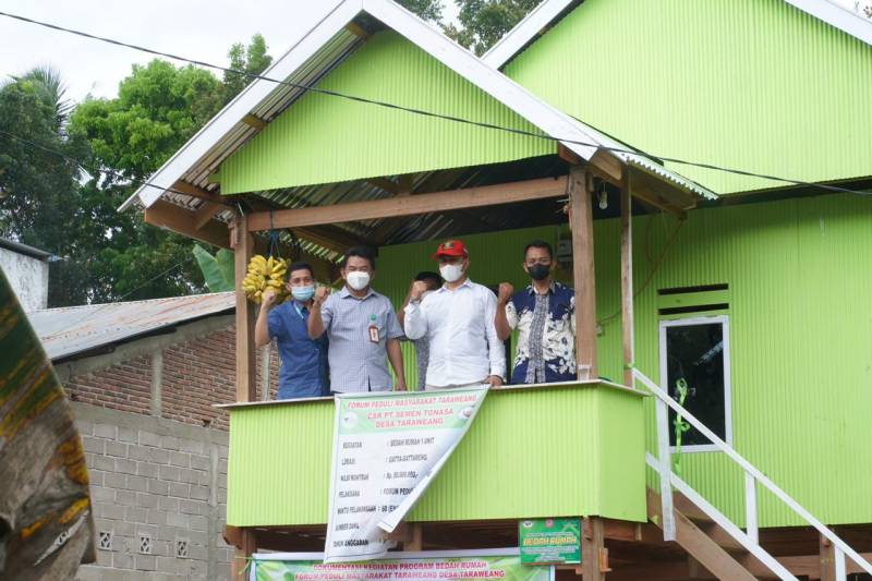 Bedah Rumah Warga, Bukti Kepedulian PT Semen Tonasa