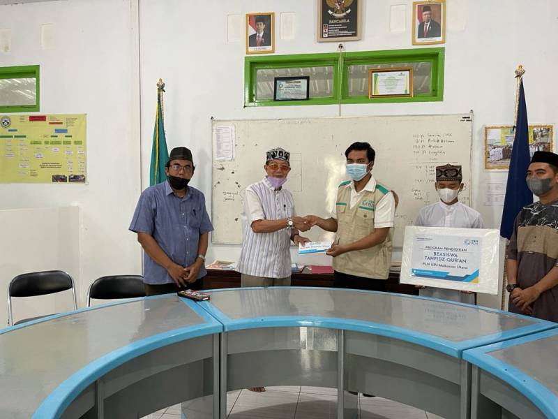 YBM PLN Beri Beasiswa Tahfidz An Nur Tompobulu
