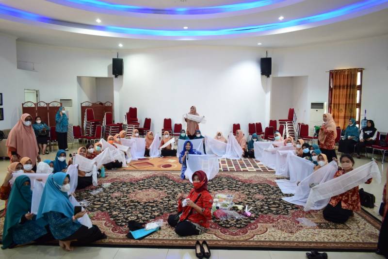 Tingkatkan Kualitas SDM, DWP PKK Lutim Gandeng Rumah Batik Imperata Gelar Pelatihan Membatik