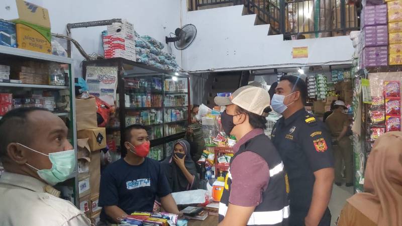 Cegah Peredaran Rokok Ilegal, Pemda Enrekang dan Bea Cukai Parepare Lakukan Operasi Pasar di Enrekang