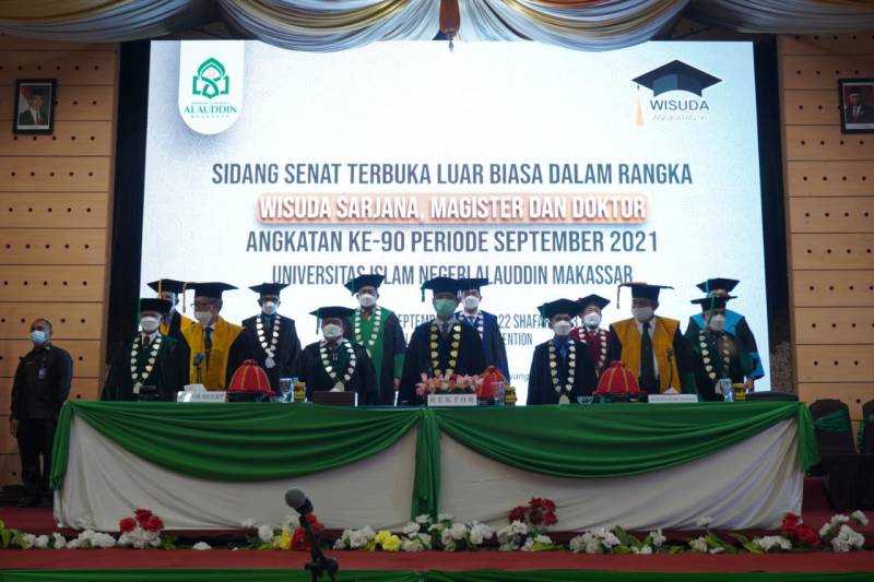 Rektor UIN Alauddin Kukuhkan 1.795 Wisudawan Angkatan 90