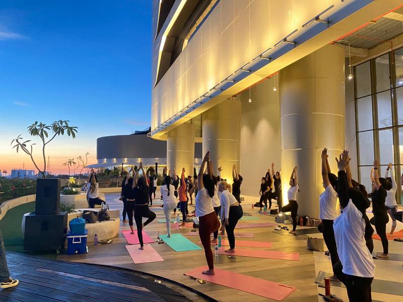 Nipah Mall Sukses Gelar 1st Anniversary Sunset Yoga dan Fencing Mini Turnamen