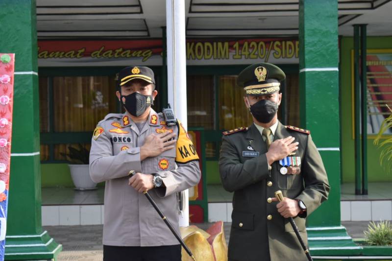 Di Hari Jadi TNI ke-76, Kapolres Sidrap Berikan Surprise ke Makodim 1420 Sidrap