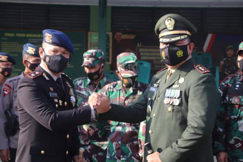 Puluhan Pasukan Elit Polri di Bone Datangi Kantor TNI