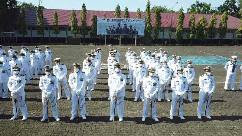 Virtual di Ruang Terbuka, Personel Lantamal VI Makassar Ikuti Upacara Peringatan HUT ke-76 TNI Tahun 2021