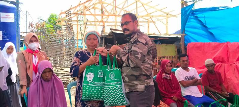 Bakal Calon Bupati Takalar H. Haluddin Sore Peduli Korban Kebakaran di Galesong Baru