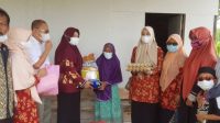 Staf dan DWP Inspektorat Lutim Berbagi Sembako