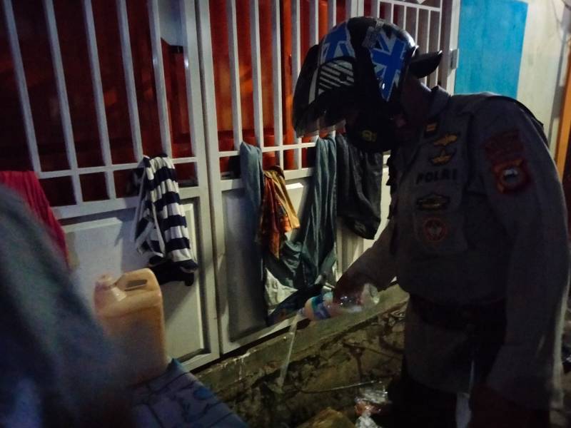 Tim BKO Polres Pelabuhan Makassar Bubarkan Warga Sedang Pesta Minum Ballo