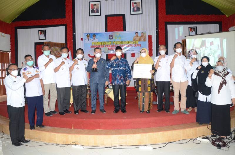 Kabupaten Enrekang Menerima Penghargaan Anugerah Parahita Ekapraya Kategori Pratama
