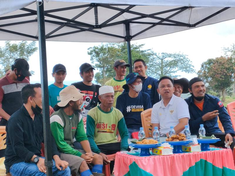 Panen Bawang di Morowa, Ilham Azikin Tampung Aspirasi Petani