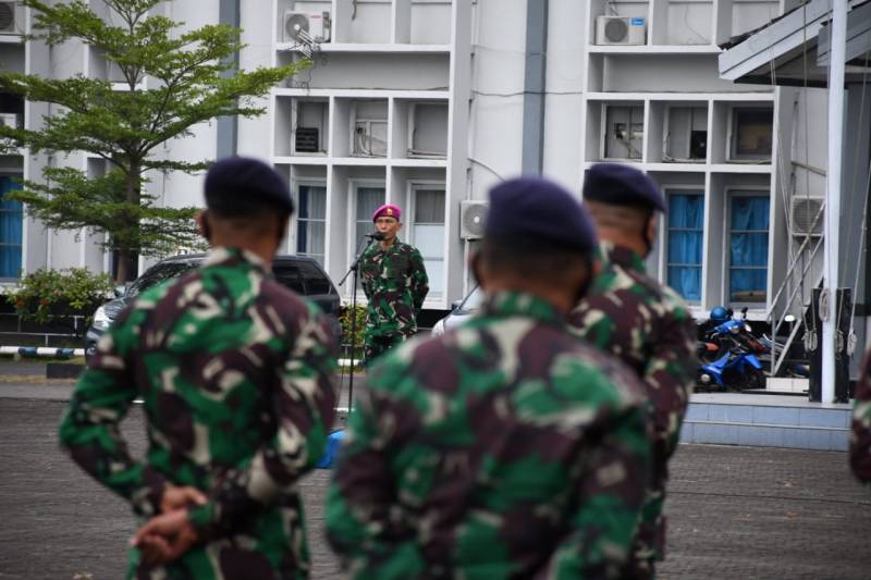Wadan Lantamal VI Ingatkan Personel Lantamal VI Tetap Disiplin Menjalankan Prokes Covid-19