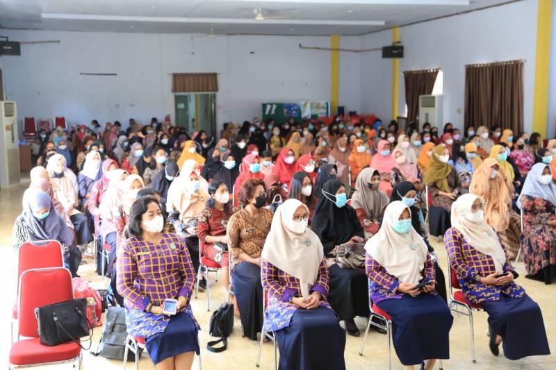 Sufriaty Budiman Buka Bimtek Penguatan Guru PAUD Se-Lutim