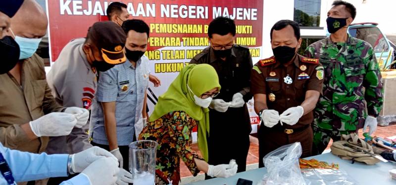 Kejari Majene Musnahkan 22, 2243 gram Sabu-sabu dan 1.314 Butir Pil Koplok