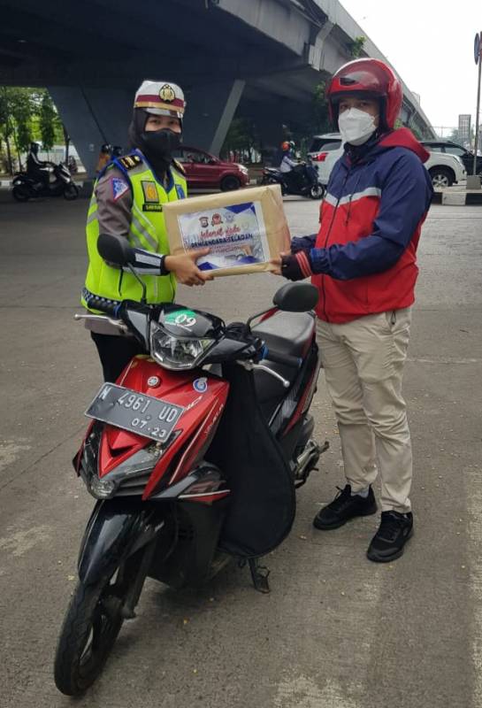 Samsat Makassar Beri Reward ke Pengendara Teladan