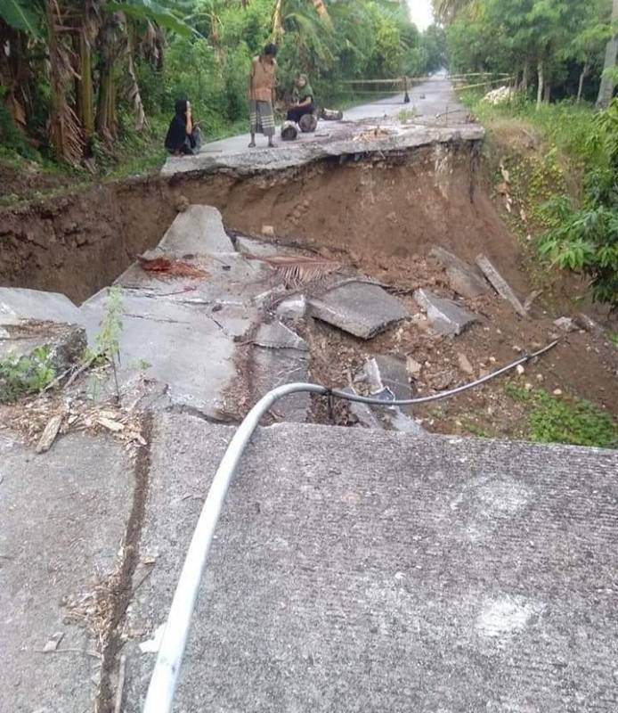 Jalan Penghubung Antar Desa di Pamboang Putus, Aktivitas Warga Terganggu