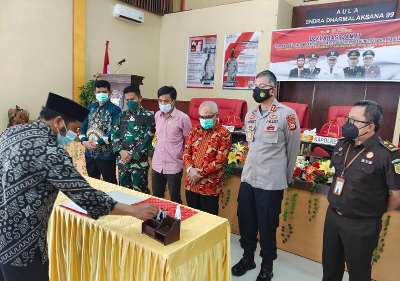 Polres Bantaeng Kerja Sama Pemkab Gelar Deklarasi Damai Cakades dalam Rangka Pilkades Serentak
