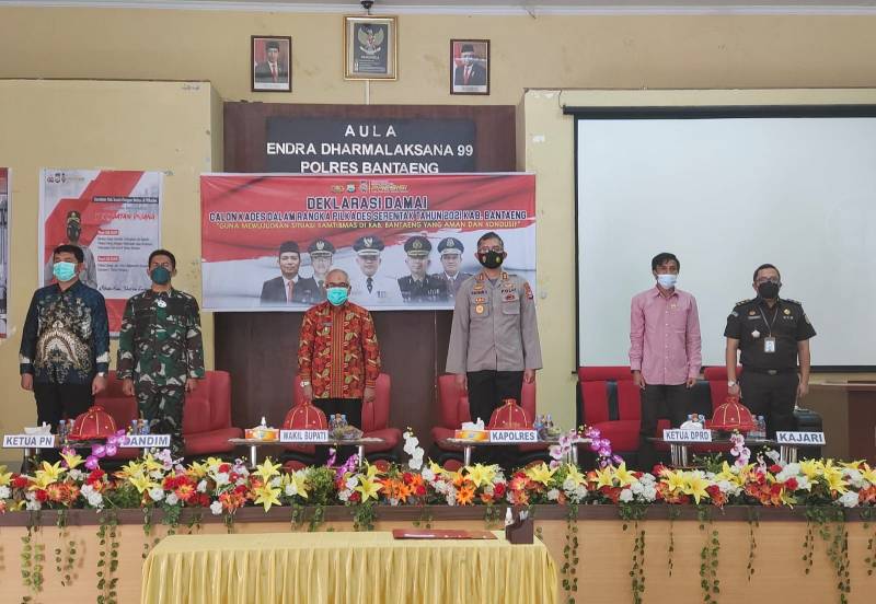 Polres Bantaeng Kerja Sama Pemkab Gelar Deklarasi Damai Cakades dalam Rangka Pilkades Serentak
