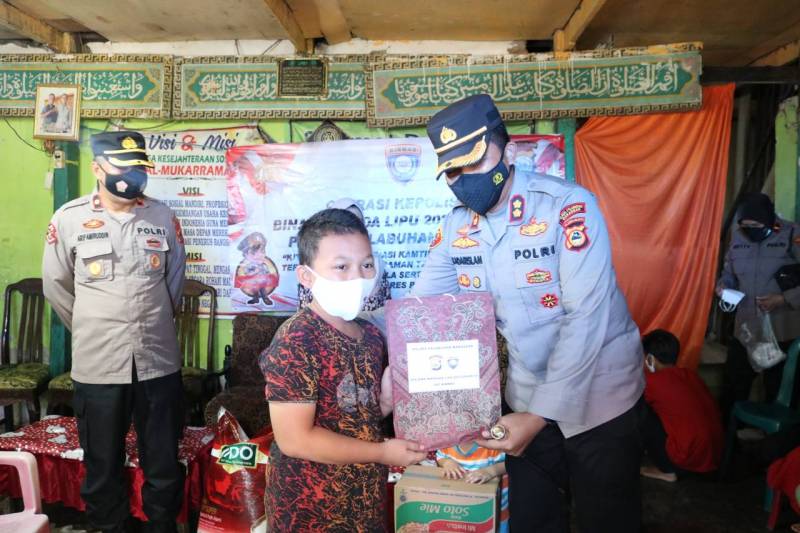 Berbagi Kebahagiaan, Kapolres Pelabuhan Makassar Beri Sembako ke Panti Asuhan