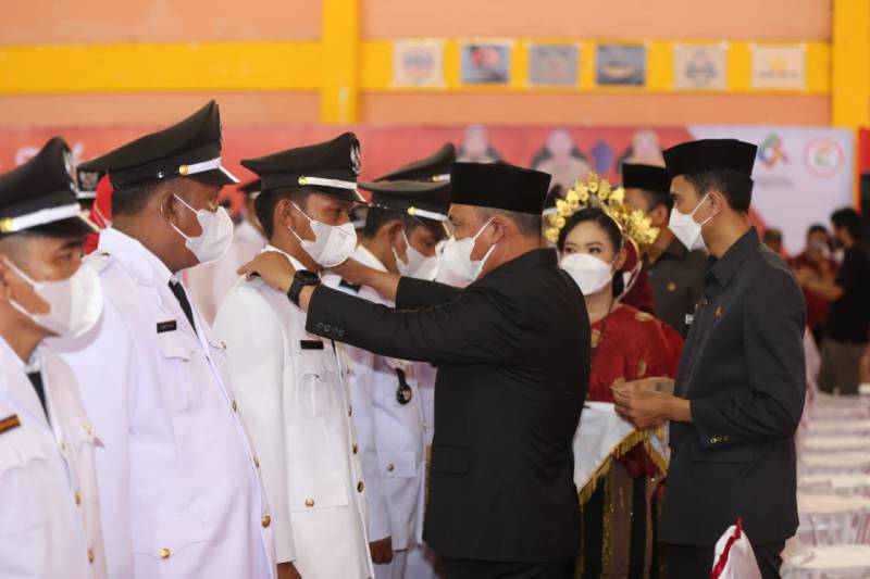 Bupati Luwu Timur Lantik 61 Kades Terpilih, Muh. Aswan Musa Kades Termuda