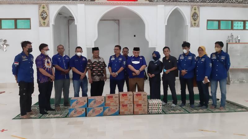 Rayakan Satu Dekade Restorasi, NasDem Pangkep Berbagi ke Panti Asuhan