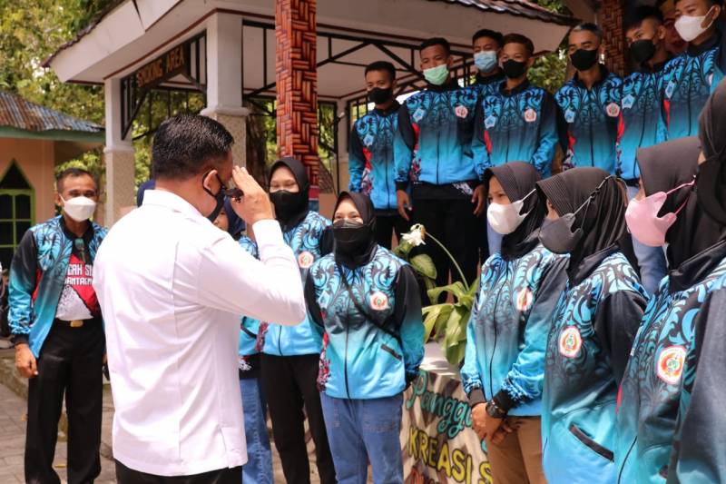Ilham Azikin Lepas 21 Atlet Silat ke Praporprov