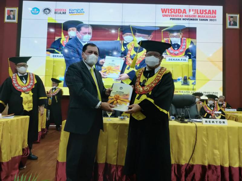 Kukuhkan 1.000 Wisudawan, Rektor UNM: Tunjukkan Anda Sebagai Ilmuwan dan Profesional
