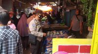 Edukasi Prokes, Bhabinkamtibmas Tamalabba Blusukan di Pasar