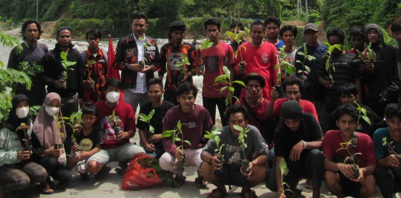 Gandeng KPA Bipak, Ketua PP Lutra Gerakkan Pemuda Tanam Pohon di Bantaran Sungai