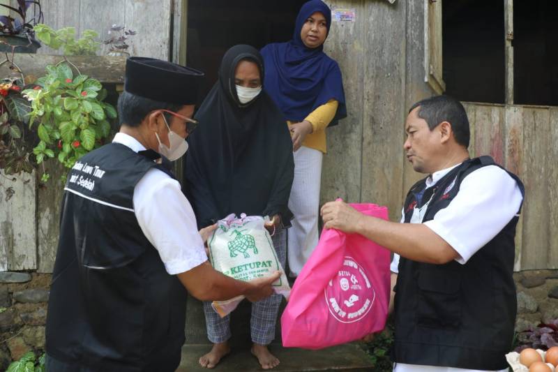 Warga Desa Kawata Jadi Sasaran Tim Sedekah Jumat ASN Setda Luwu Timur