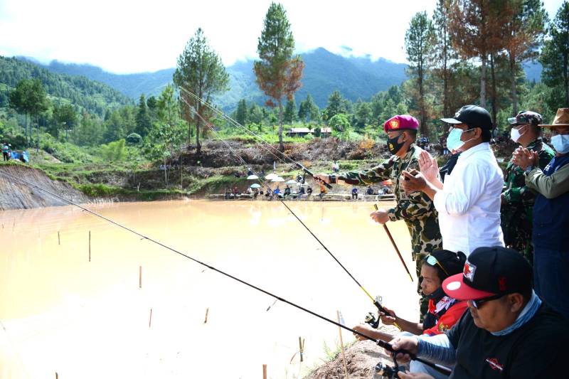Meriahkan HUT Korps Marinir Ke-76, Yonmarhanlan VI Makassar Gelar Lomba Mancing