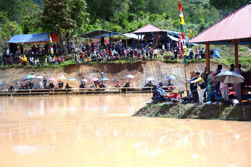 Meriahkan HUT Korps Marinir Ke-76, Yonmarhanlan VI Makassar Gelar Lomba Mancing