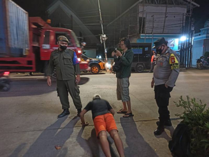 Menimalisir Penyebaran Covid-19, Pelanggar Prokes Disanksi Push Up
