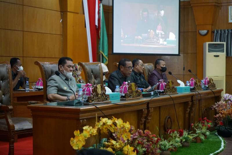 Penyerahan Ranperda di DPRD Sidrap, Oknum Anggota Dewan Abai Terhadap Protokol Kesehatan