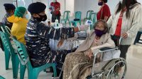 Lansia 93 Tahun, Ikut Vaksin di Dinkes Lantamal VI