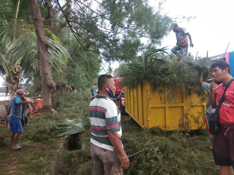 Sambut Hari Jadi Selayar ke-416, DLH Terjunkan Tiga Armada Truk Pengangkut Sampah