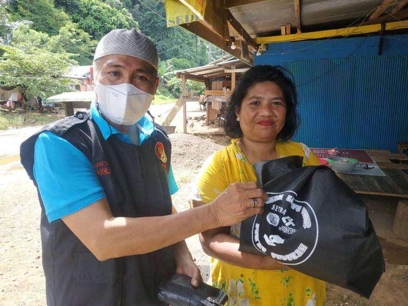 Lagi, Tim Sedekah Jumat ASN Setda Sambangi Warga Desa Kawata