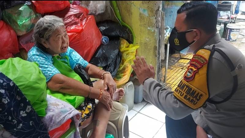 Dekatkan Diri ke Masyarakat, Bhabinkamtibmas Melayu Baru Rutin Sambangi Warga