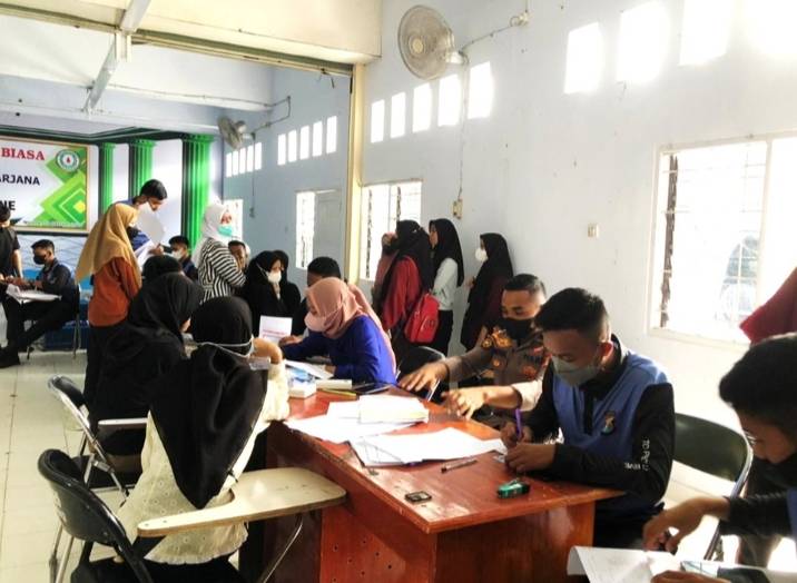 Gerai Vaksin Polres Majene Sasar Stikes Bina Bangsa