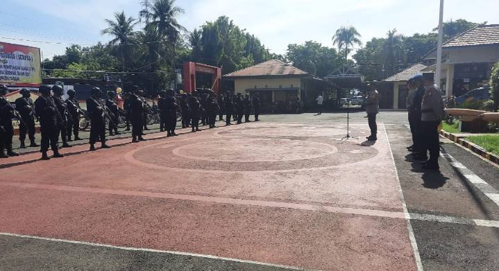 45 Personel Brimob Polda Sulsel Diturunkan Backup PAM Polres Takalar Amankan Pilkades Serentak
